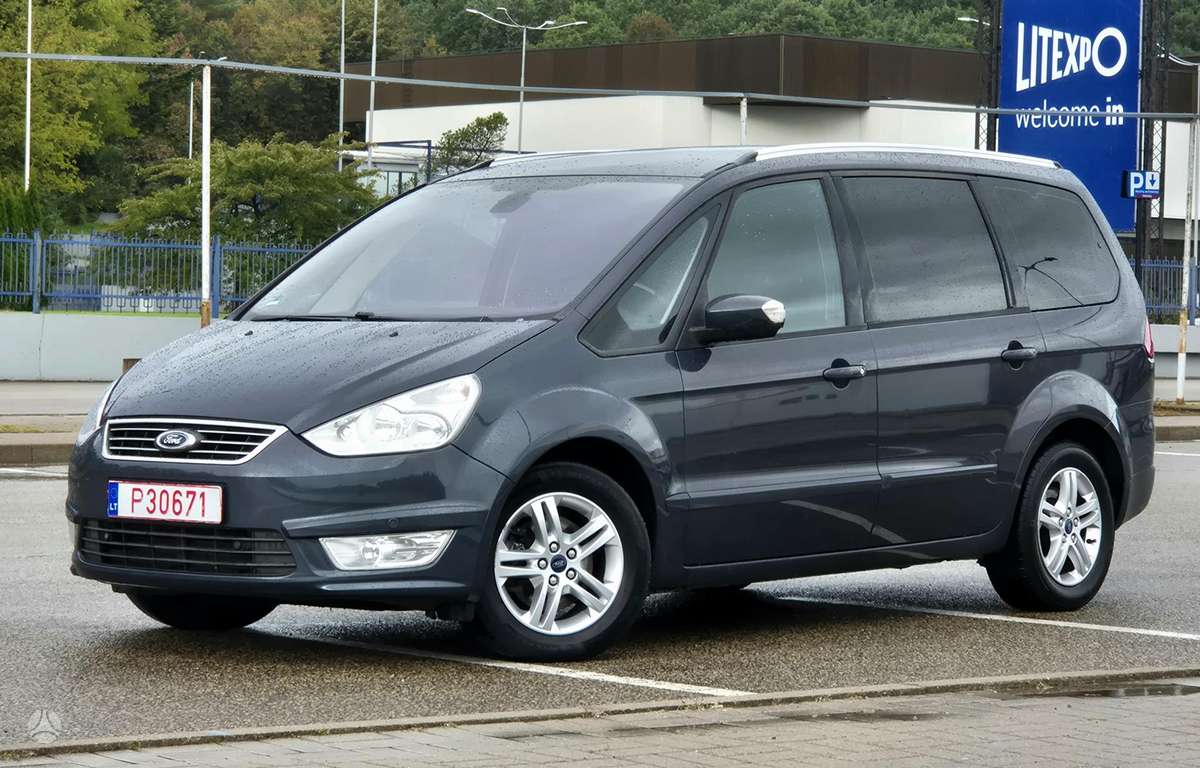 Ford Galaxy 2011 — rear view