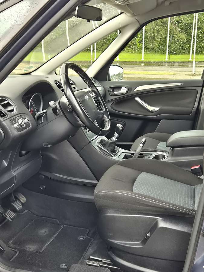 Ford Galaxy 2011 — photo 8
