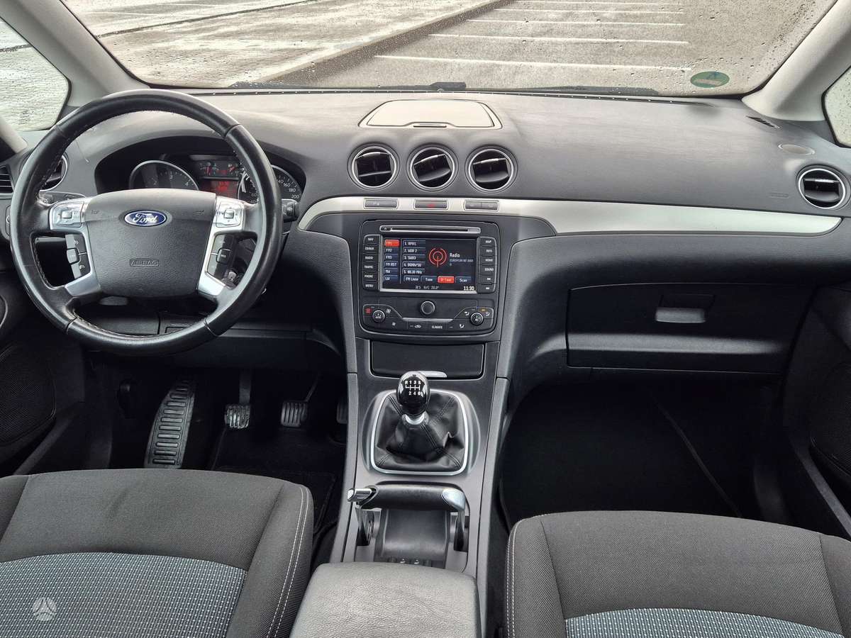 Ford Galaxy 2011 — photo 9