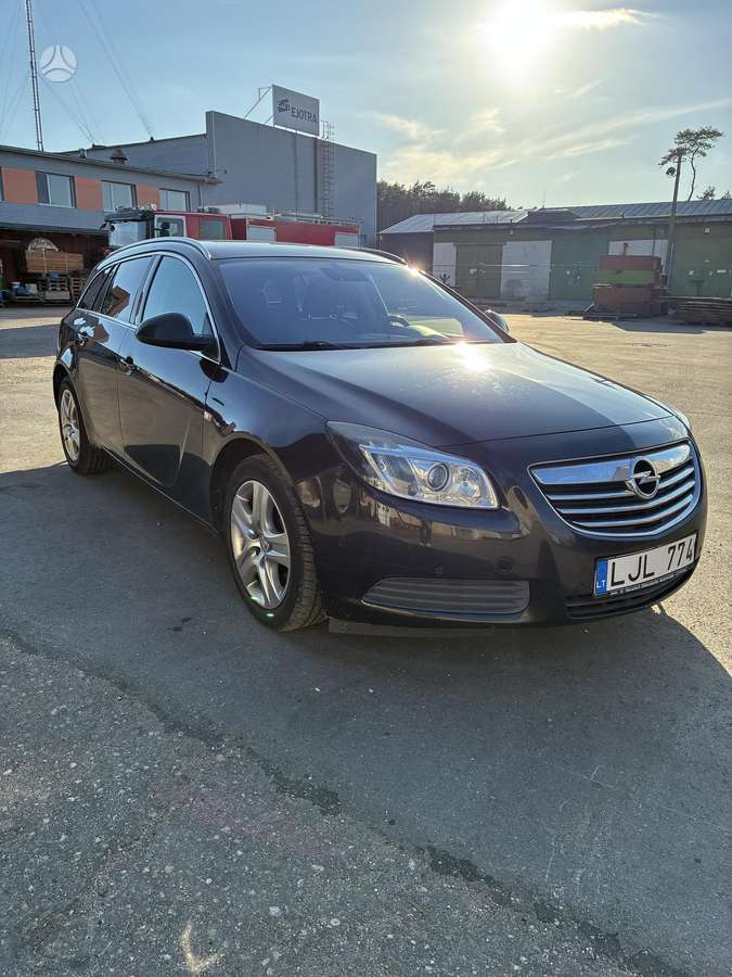 Opel Insignia 2010 — interior