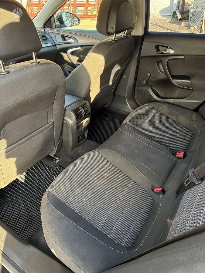 Opel Insignia 2010 — photo 8