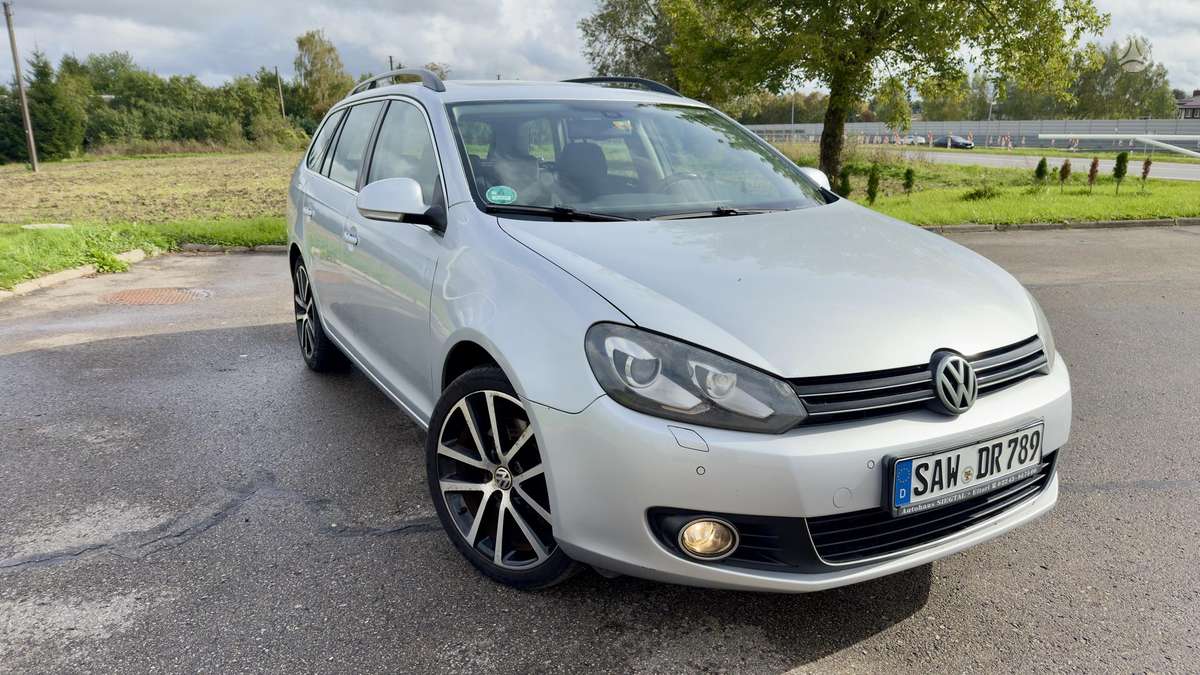 Volkswagen Golf 2010 — rear view