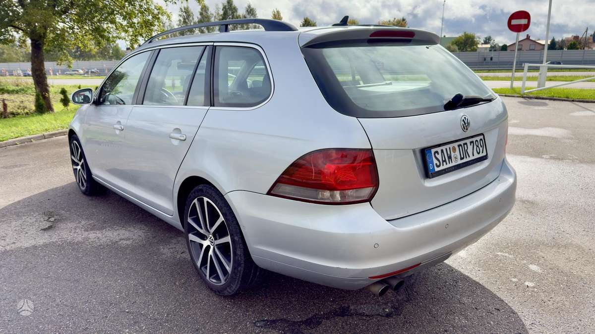 Volkswagen Golf 2010 — interior