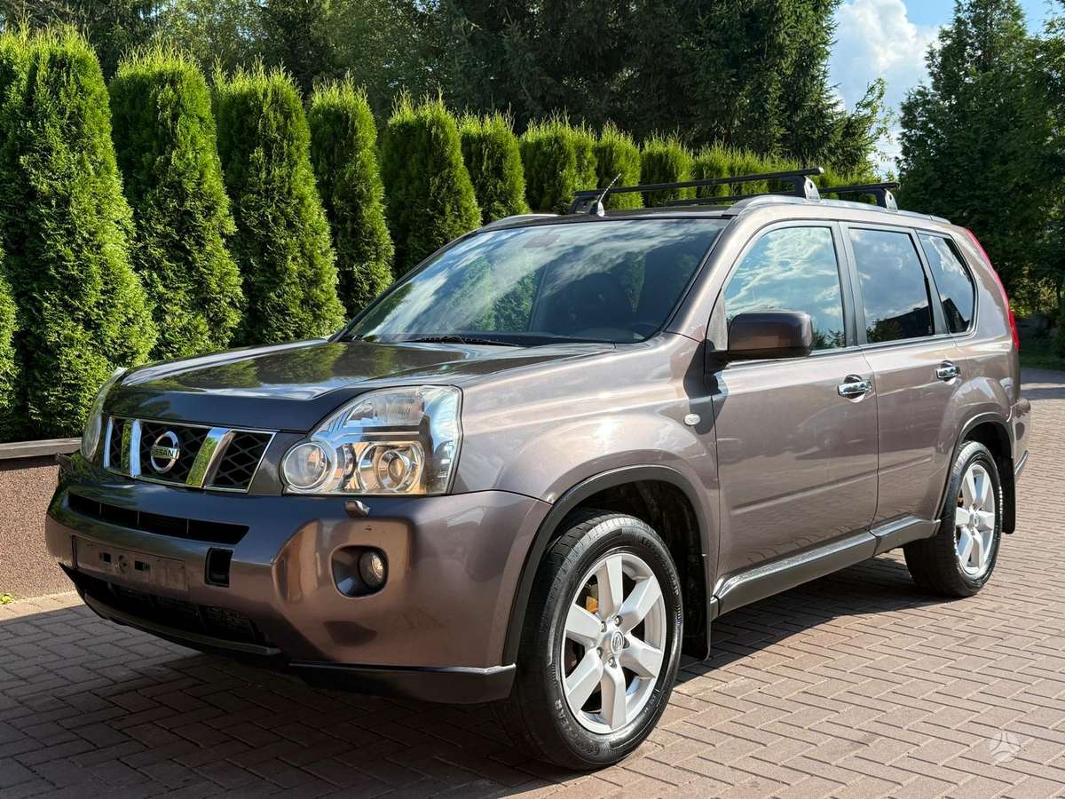 Nissan X-Trail 2008 — rear view
