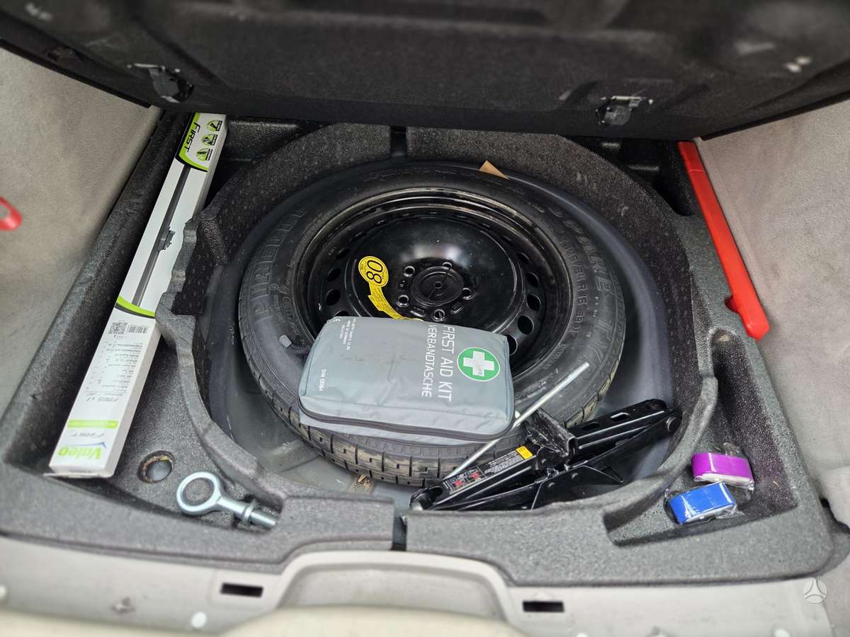 Volvo V50 2009 — photo 13