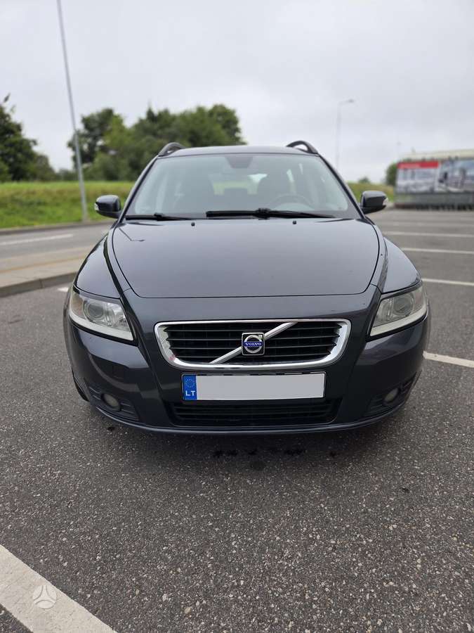 Volvo V50 2009 — interior