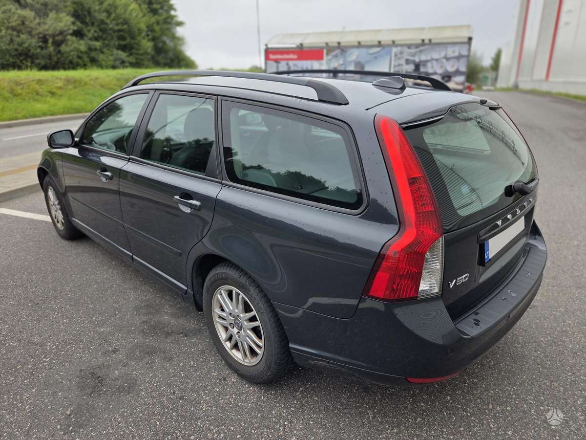 Volvo V50 2009 — engine 1600 cm³, 109 HP (80kW)