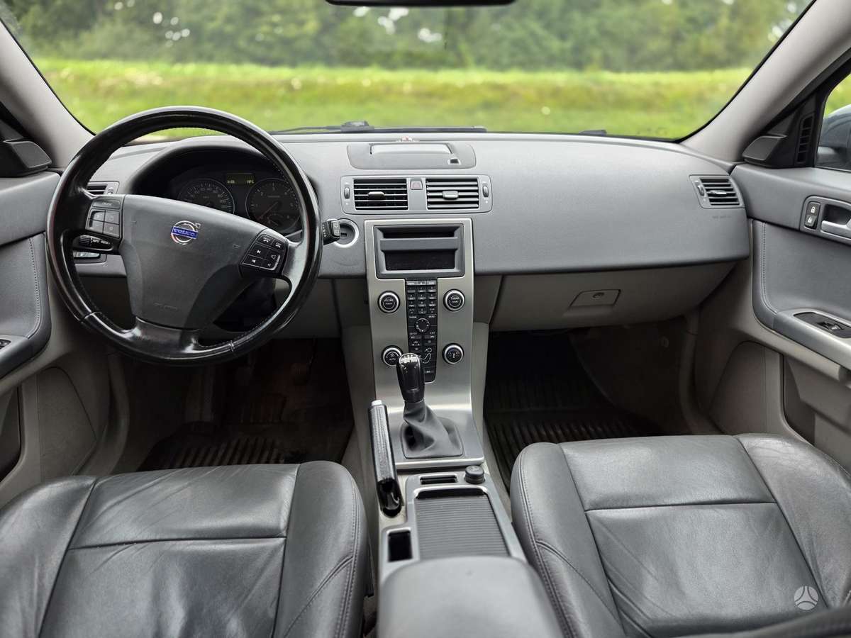 Volvo V50 2009 — photo 7