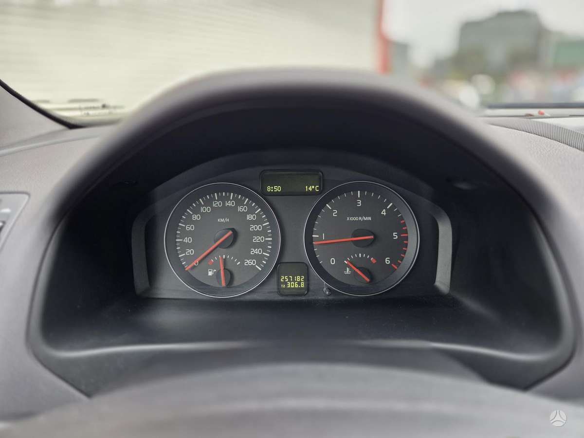 Volvo V50 2009 — photo 9