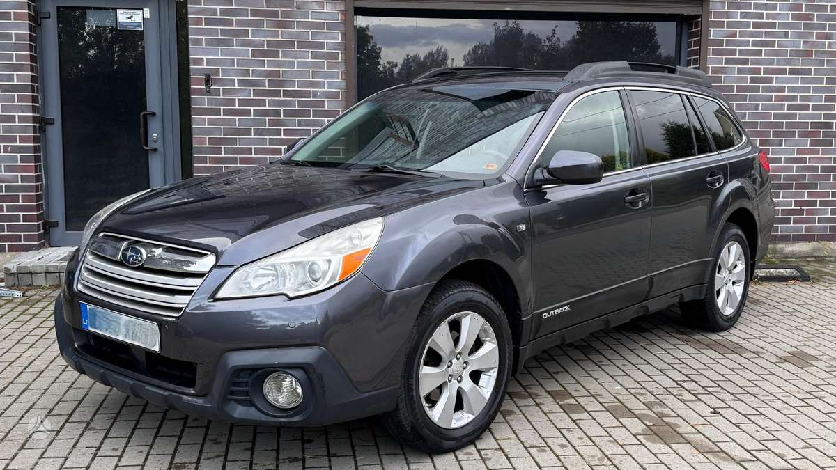 Subaru Outback 2013 — interior
