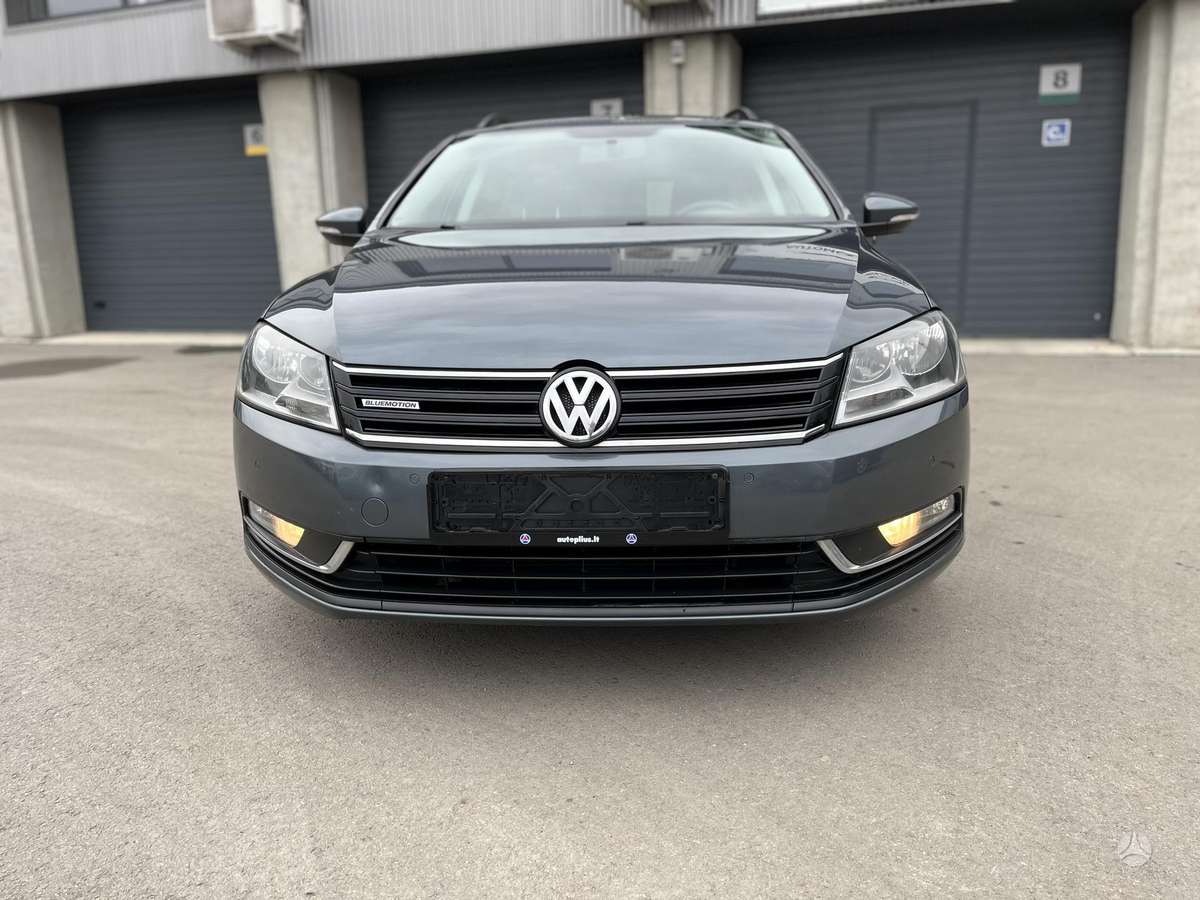 Volkswagen Passat 2014 — вигляд ззаду