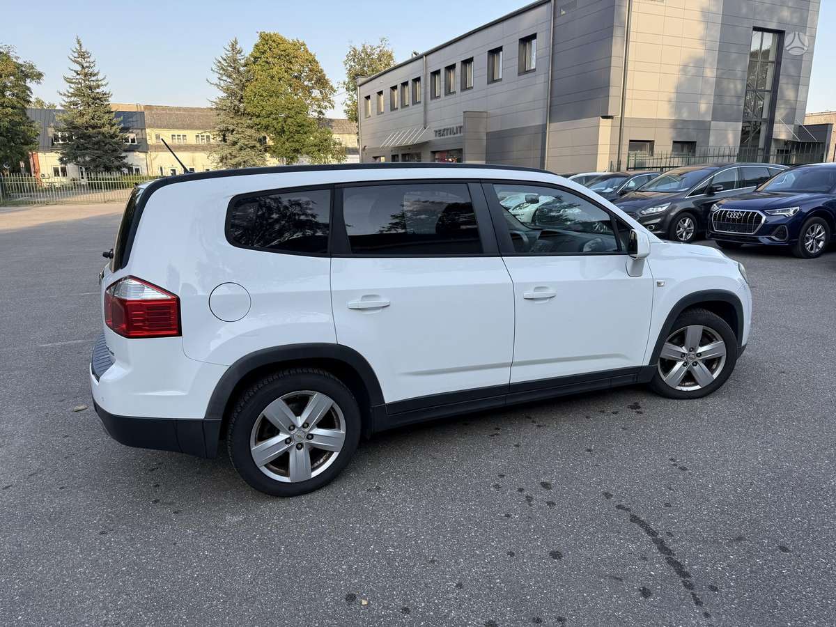 Chevrolet Orlando 2013 — interior