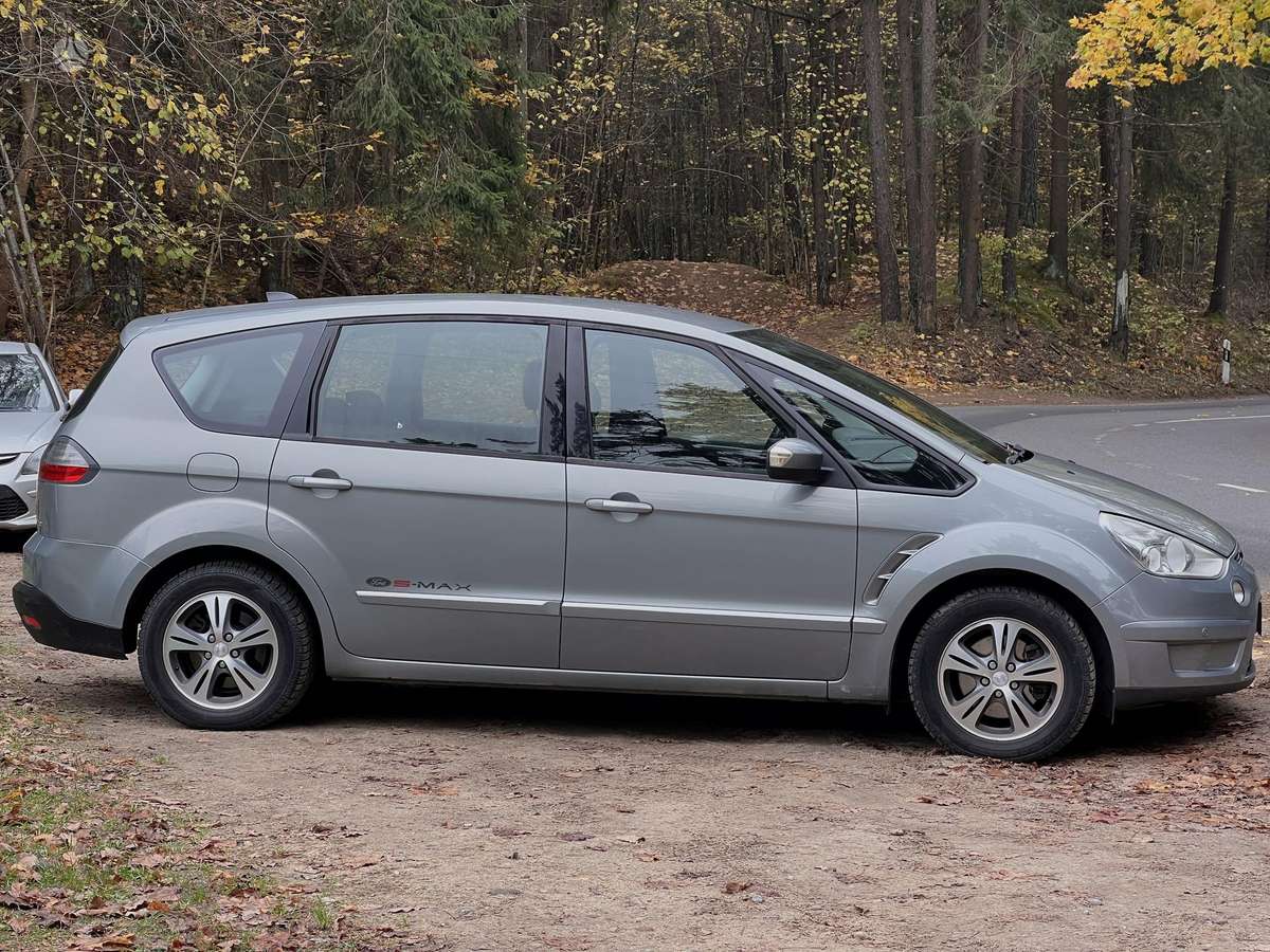 Ford S-MAX 2009 — rear view