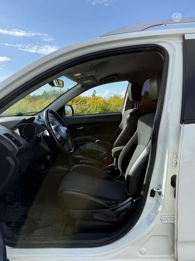 Peugeot 4007 2008 — photo 18