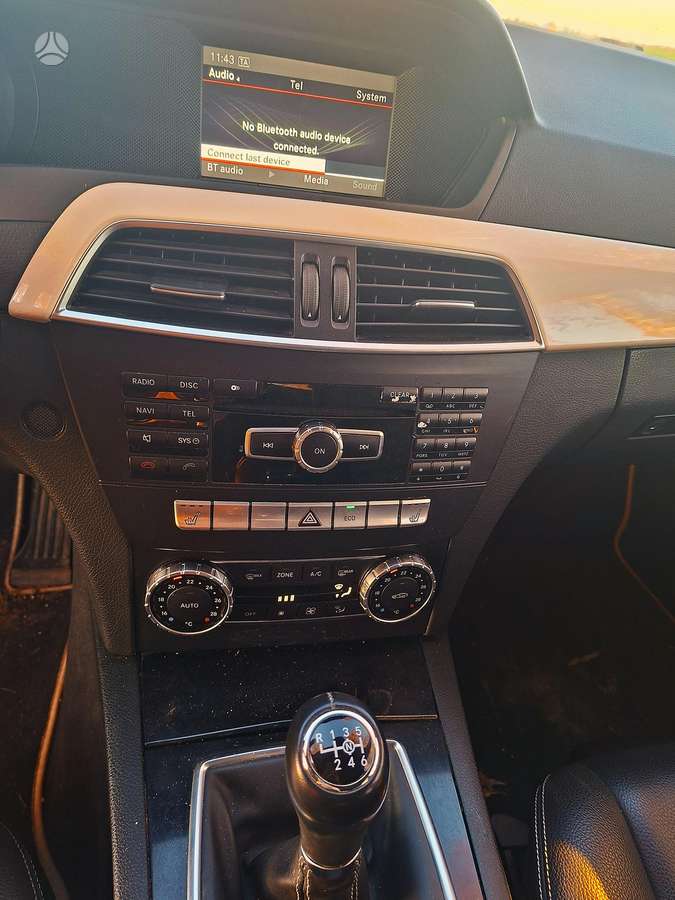 Mercedes-Benz C200 2013 — photo 10