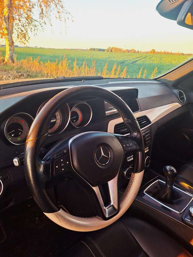 Mercedes-Benz C200 2013 — photo 7
