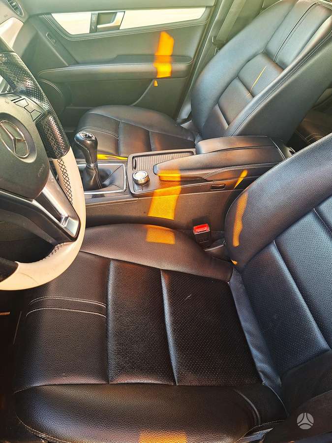 Mercedes-Benz C200 2013 — photo 8