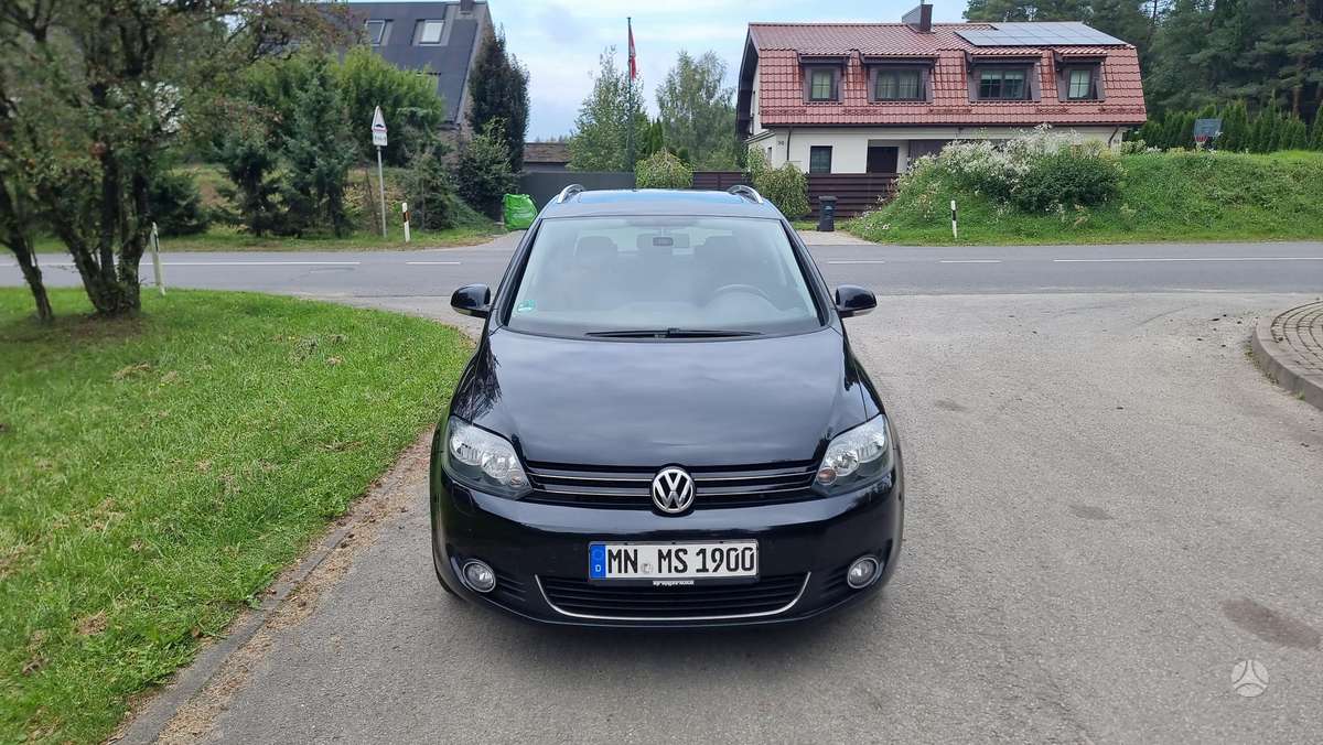 Volkswagen Golf 2012 — interior