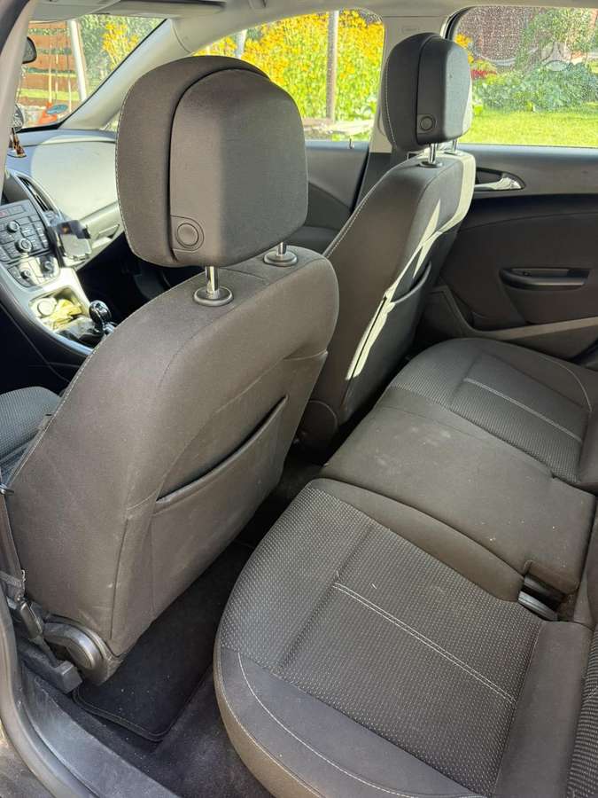 Opel Astra 2015 — photo 10