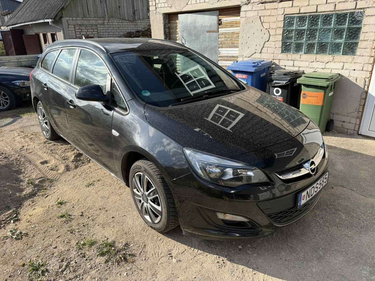 Opel Astra 2015 — interior