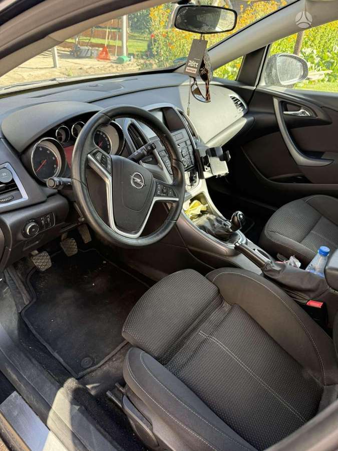 Opel Astra 2015 — photo 6