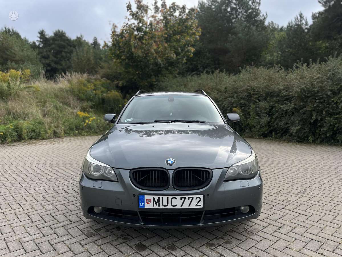 BMW 530 2006 — вигляд ззаду