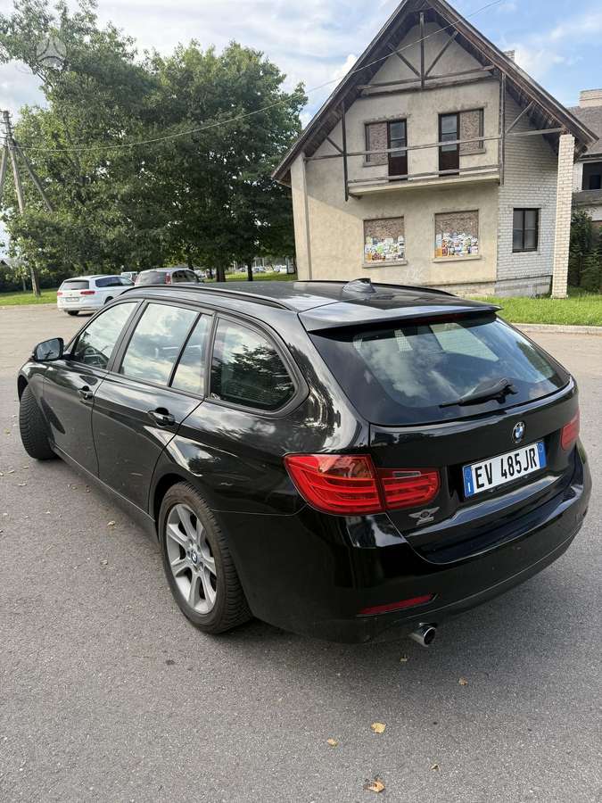 BMW 320 2014 — rear view
