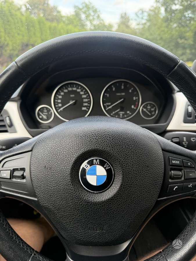 BMW 320 2014 — photo 8