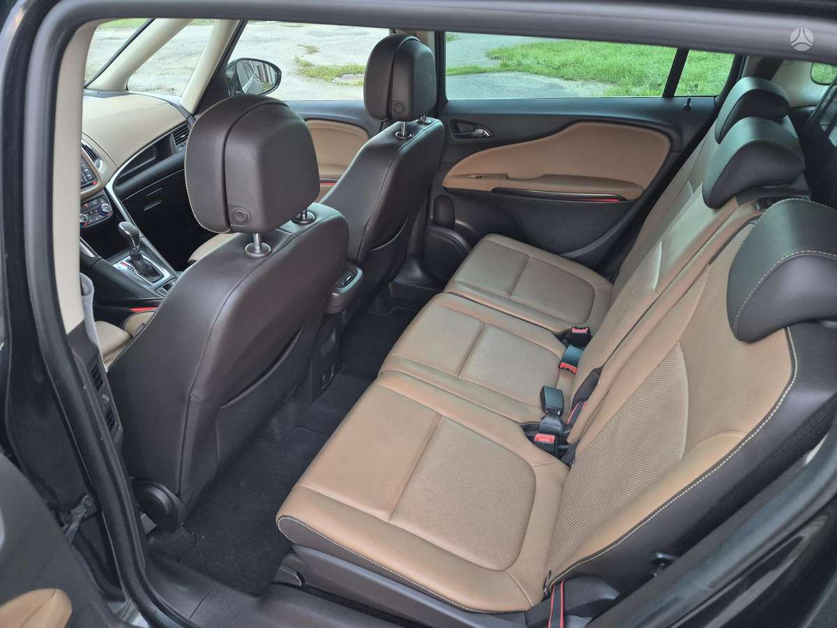 Opel Zafira 2013 — photo 11