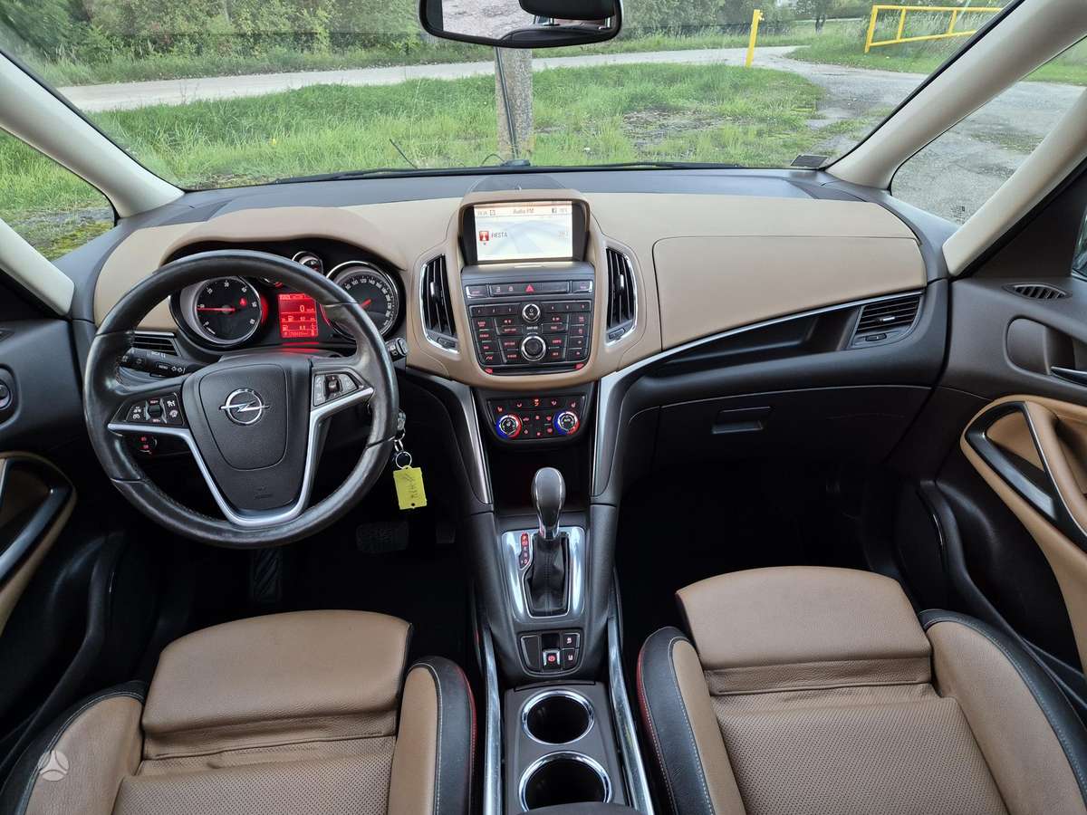 Opel Zafira 2013 — photo 13