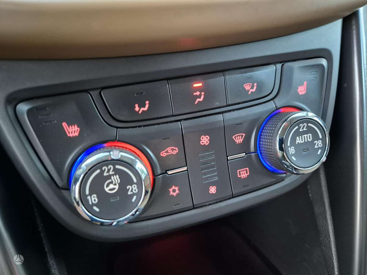 Opel Zafira 2013 — photo 16