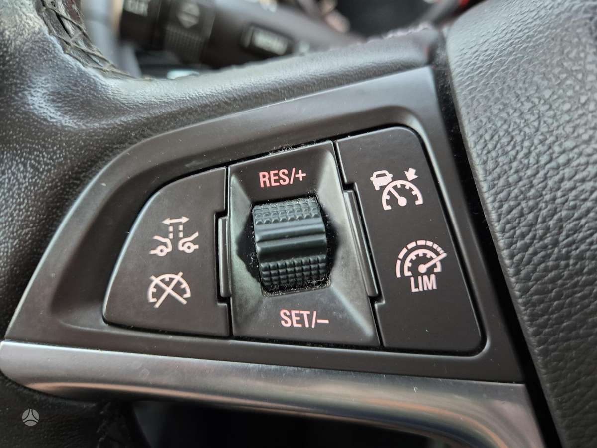 Opel Zafira 2013 — photo 17