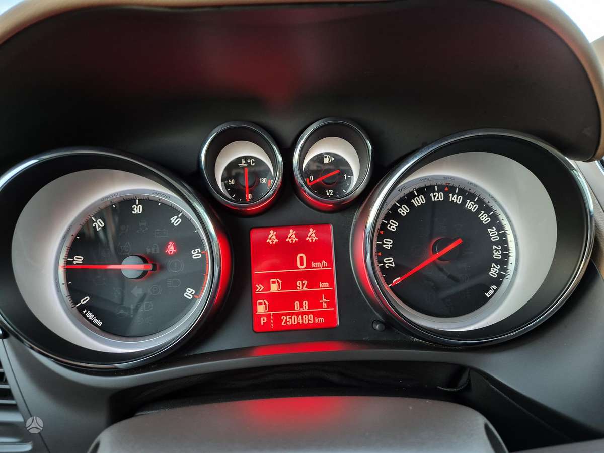 Opel Zafira 2013 — photo 18
