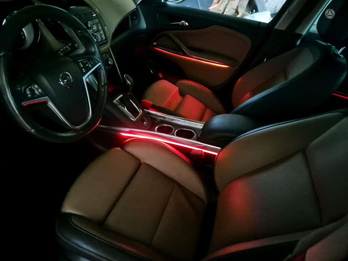 Opel Zafira 2013 — photo 21