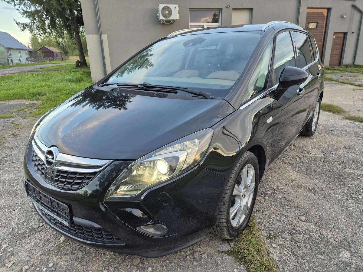 Opel Zafira 2013 — interior