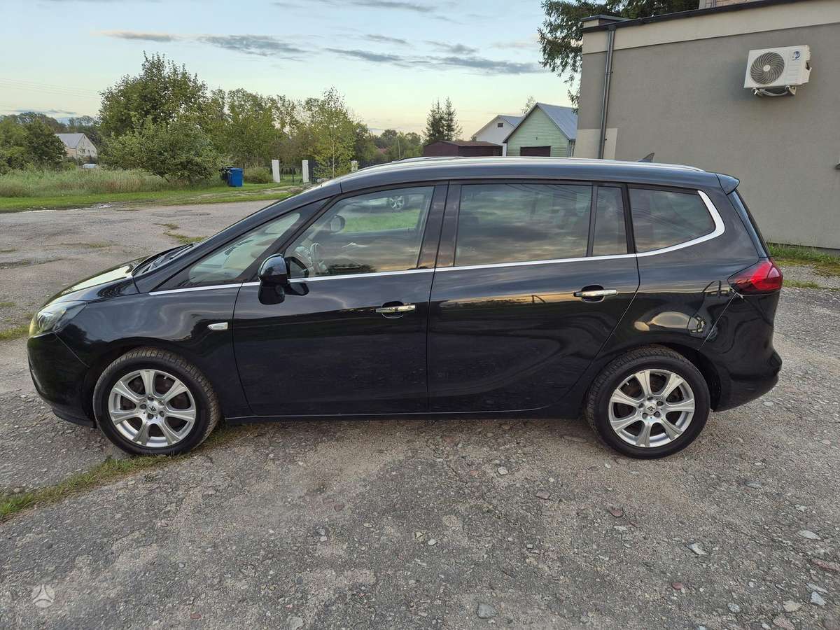 Opel Zafira 2013 — photo 7
