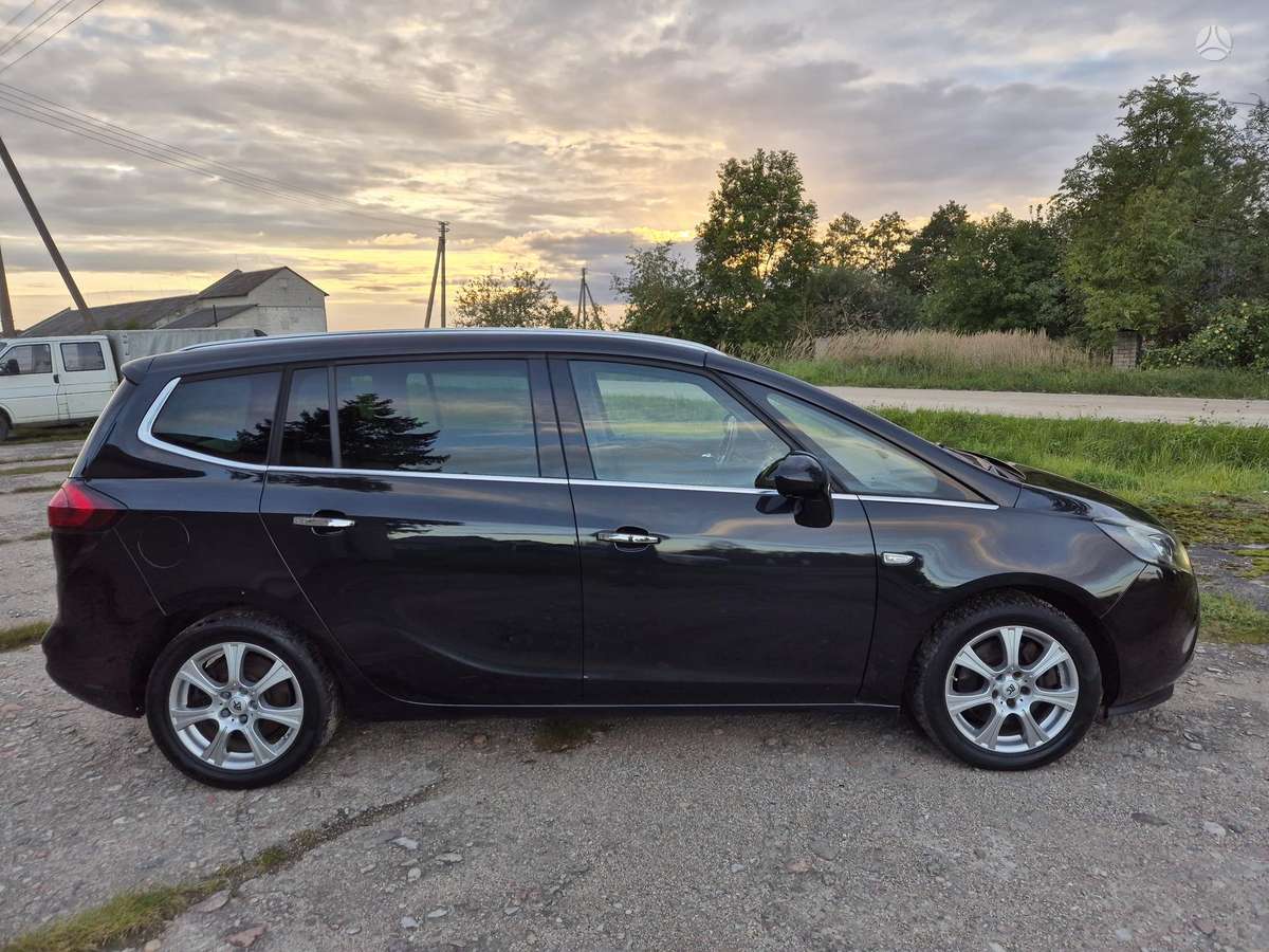 Opel Zafira 2013 — photo 8