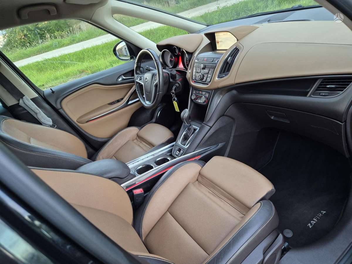 Opel Zafira 2013 — photo 9