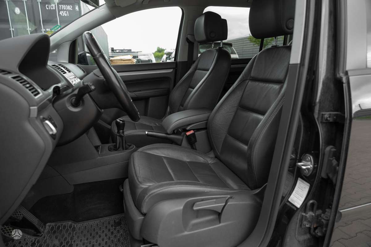 Volkswagen Touran 2013 — photo 12