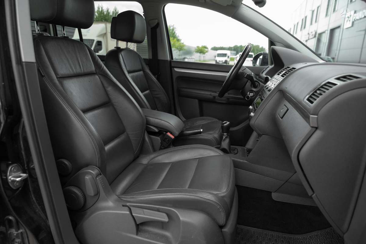 Volkswagen Touran 2013 — photo 14