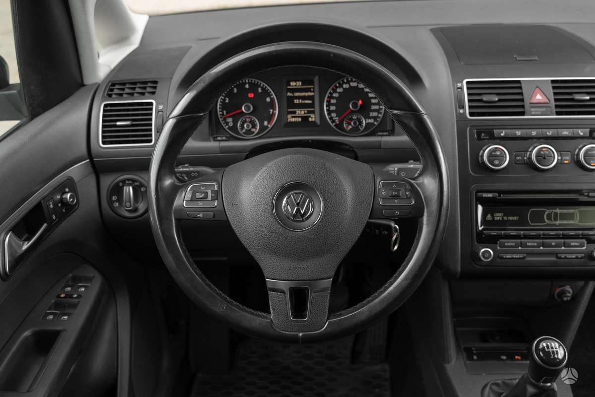 Volkswagen Touran 2013 — photo 18
