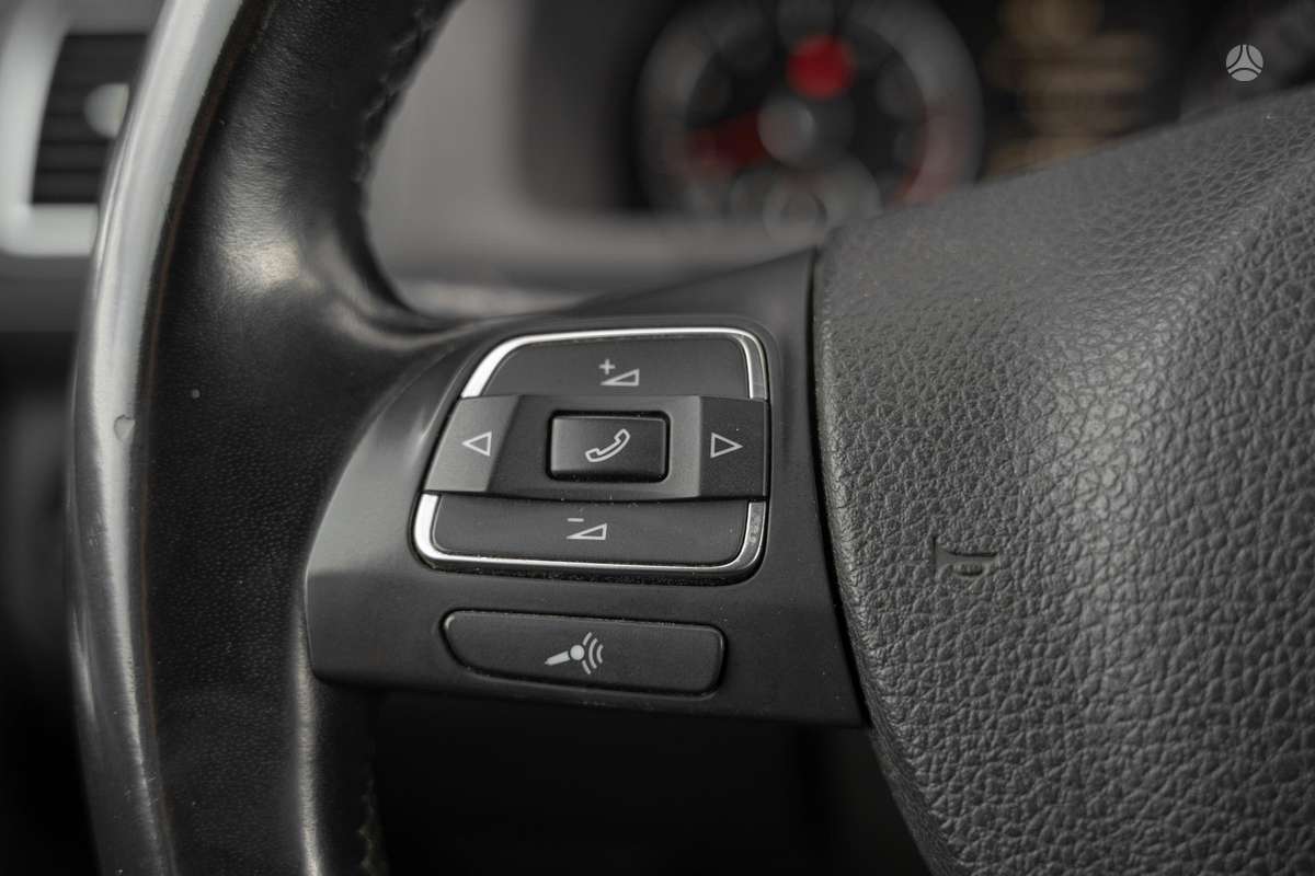 Volkswagen Touran 2013 — photo 19
