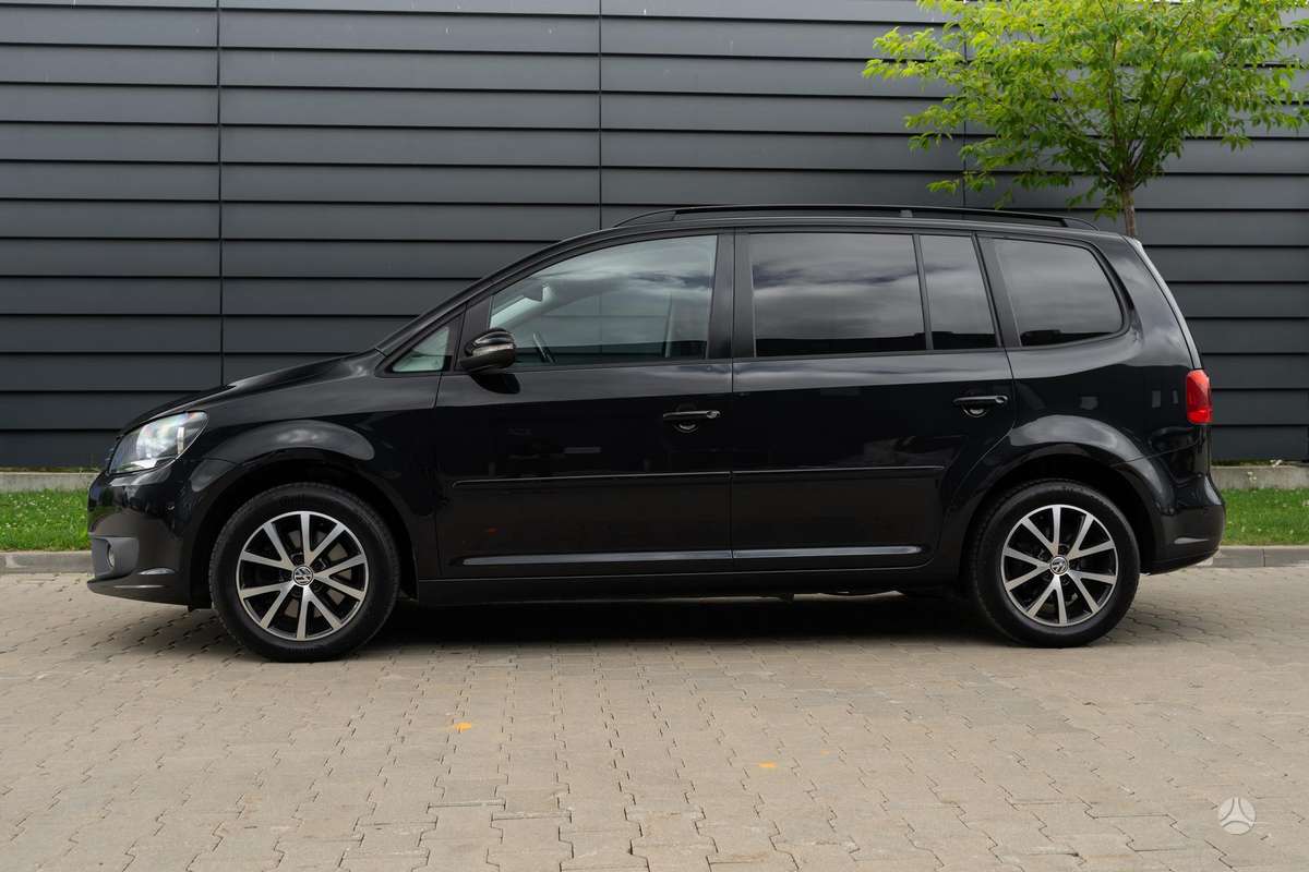 Volkswagen Touran 2013 — rear view