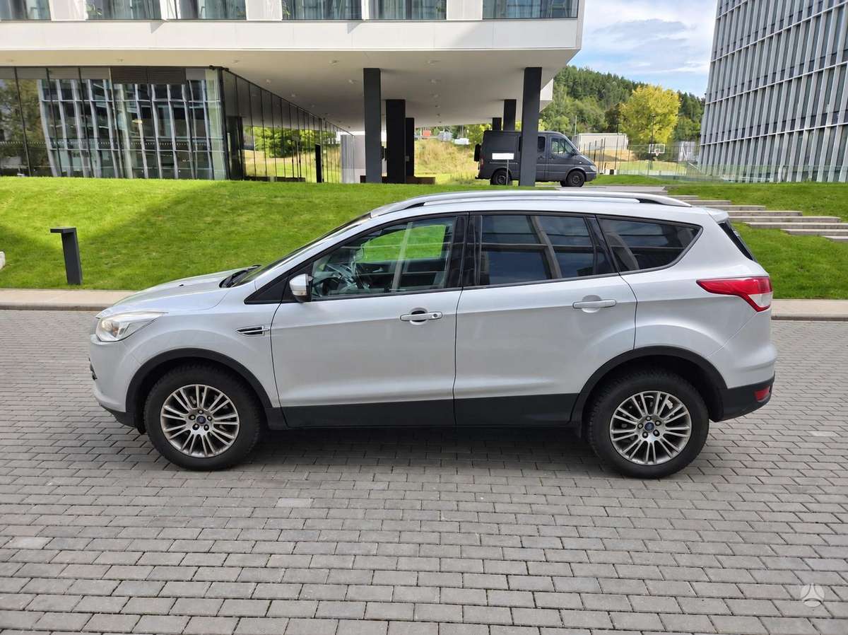Ford Kuga 2014 — вигляд ззаду