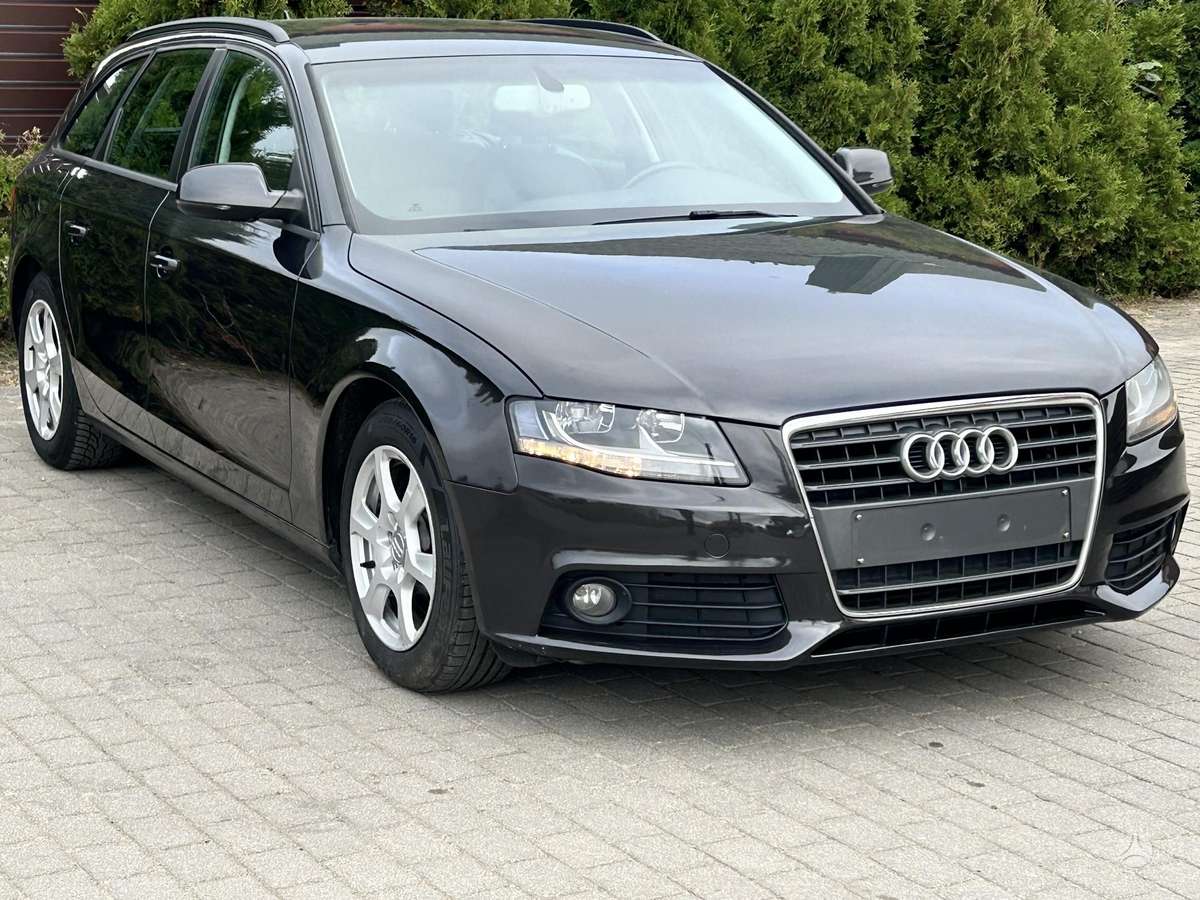 Audi A4 2011 — вигляд ззаду