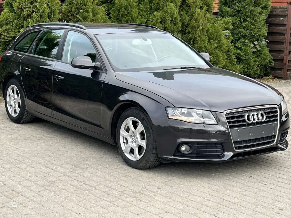 Audi A4 2011 — салон
