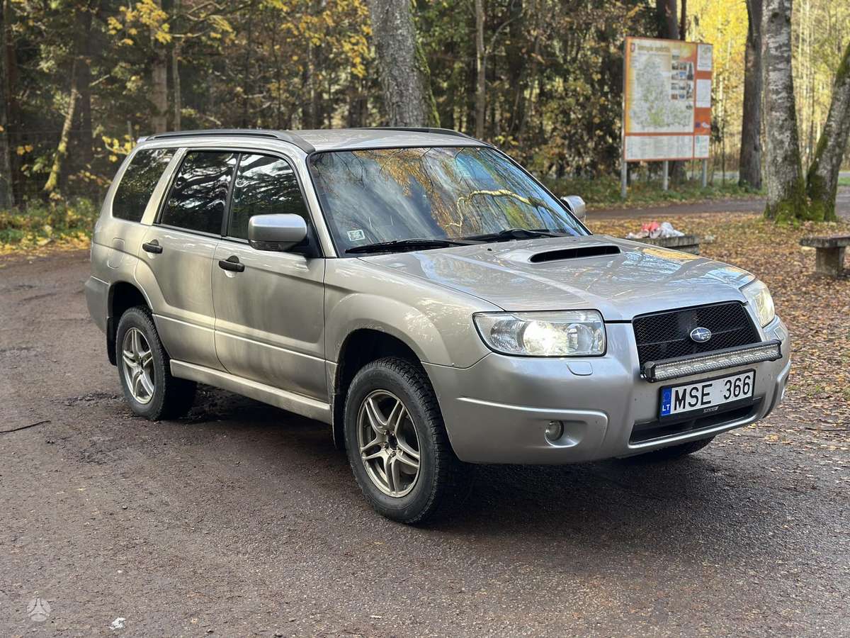 Subaru Forester 2006 — салон