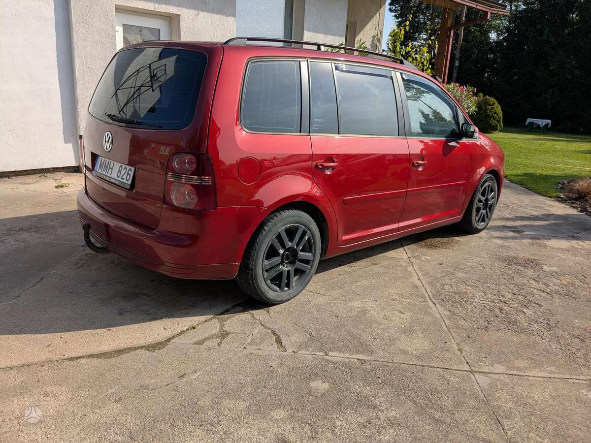 Volkswagen Touran 2004 — вигляд ззаду