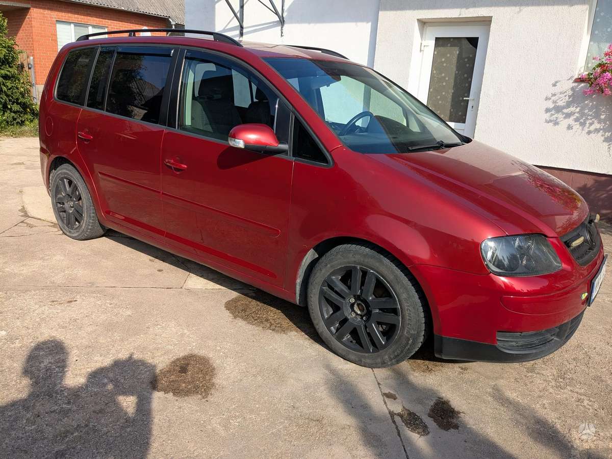 Volkswagen Touran 2004 — салон