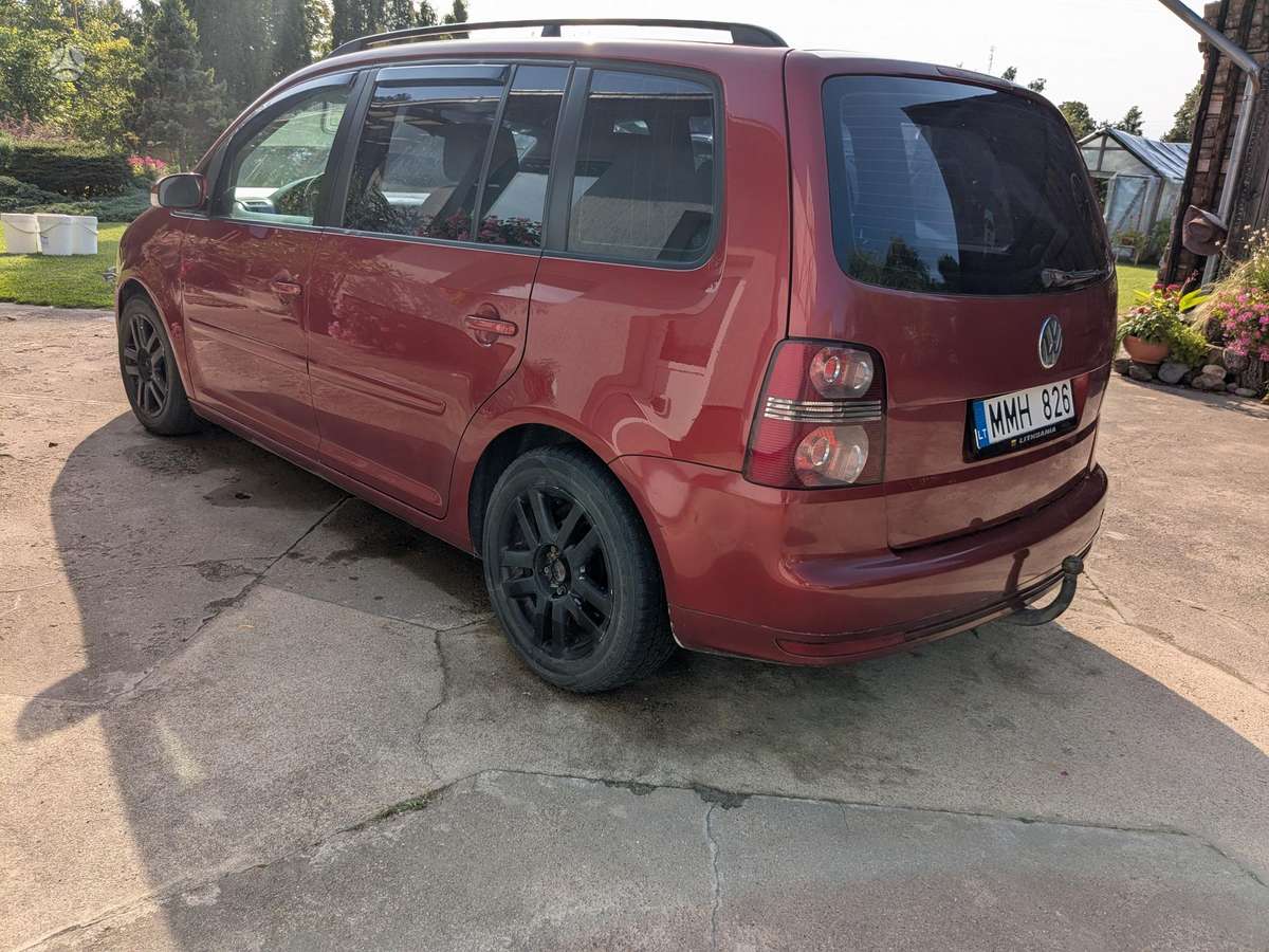 Volkswagen Touran 2004 — двигун 2000 cm³, 140 HP (103kW)